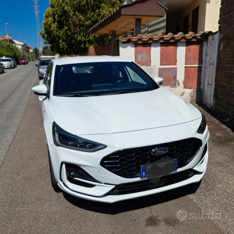 Bianco Usata 2023 Ford Focus Due volumi | 18.500 € (Buon prezzo) - Immagine 1/4