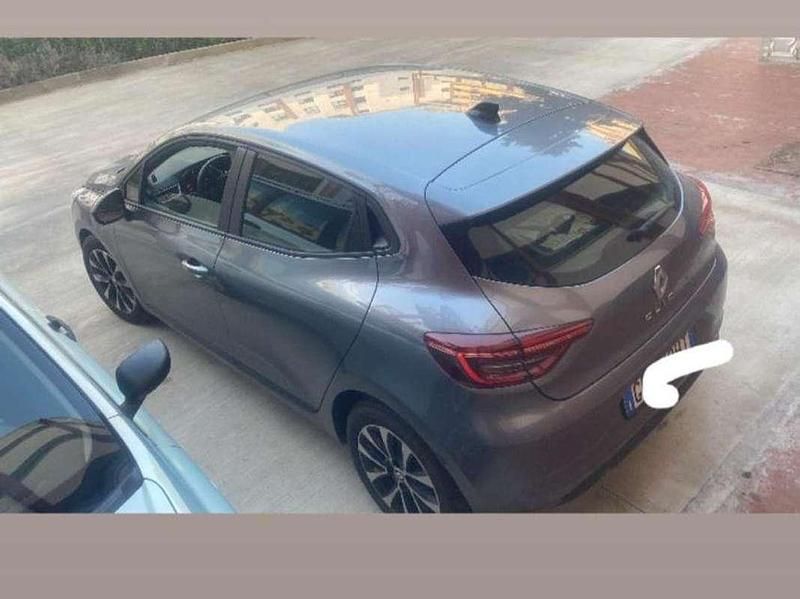 Grigio Usata 2023 Renault Clio V Equilibre Tre volumi | 12.200 € (Super prezzo) - Immagine 1/4