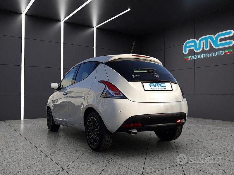 Gebraucht Lancia Ypsilon S 69 PS (50 kW) 2023 Weiß Kleinwagen