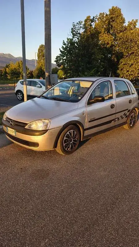 Usata Opel Corsa Edition 65 CV (47 kW) 2000 Berlina