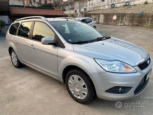 Begagnad Ford Focus 115 HK (84 kW) 2011 Grå Kombi
