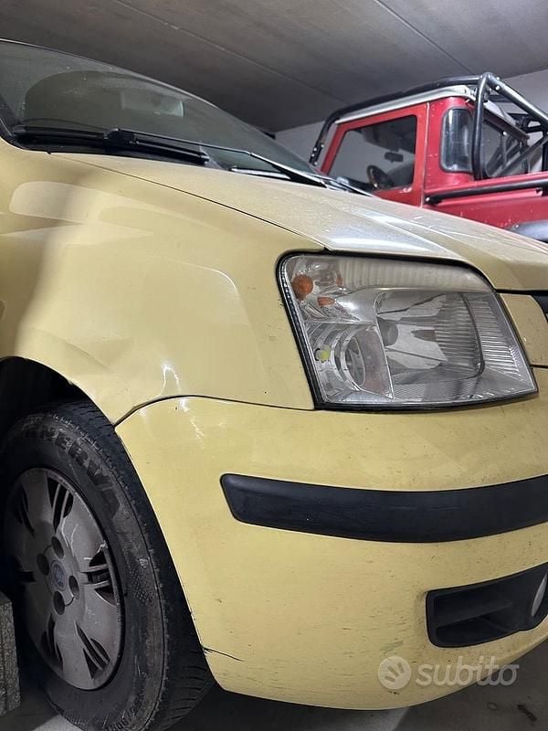 Usata Fiat Panda 69 CV (50 kW) 2003 Giallo Utilitaria
