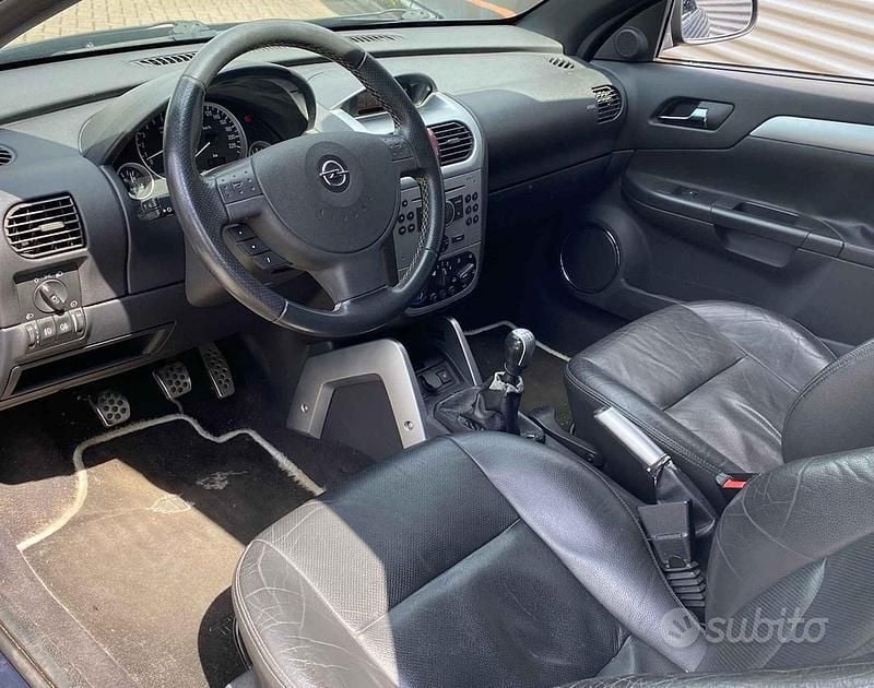 Usata Opel Tigra 90 CV (66 kW) 2006 Blu Cabrio