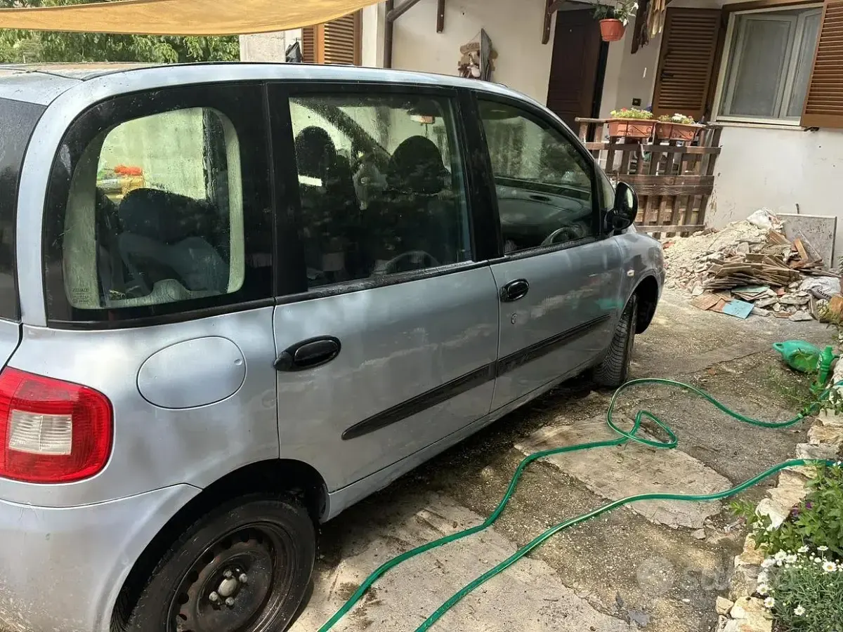 Usata Fiat Multipla 103 CV (75 kW) 2007 Grigio Monovolume
