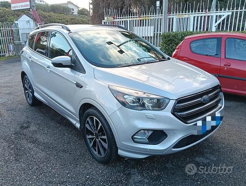 Usata Ford Kuga 120 CV (88 kW) 2017 Grigio SUV
