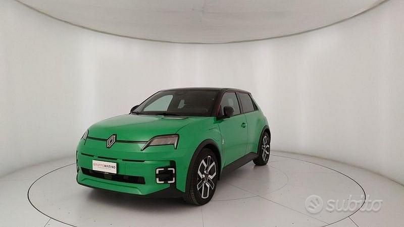 Nuova Renault 5 E-Tech Komfort 110 kW (150 CV) 2025 Verde Berlina