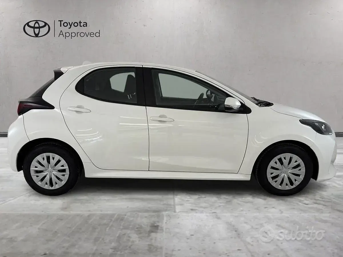 Usata Toyota Yaris Active 72 CV (52 kW) 2023 Bianco Utilitaria