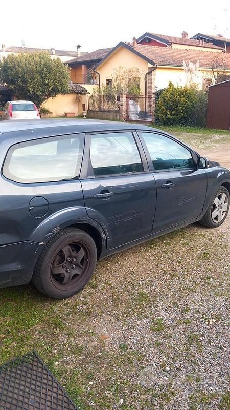 Usata Ford Focus 90 CV (66 kW) 2008 Grigio Station wagon