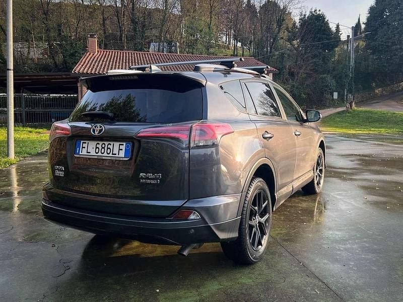 Usata Toyota RAV4 Hybrid 197 CV (144 kW) 2017 Grigio SUV