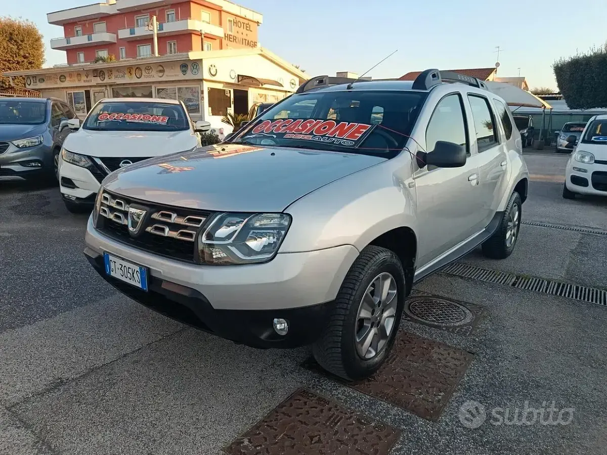 Usata Dacia Duster Lauréate 109 CV (80 kW) 2015 Grigio SUV