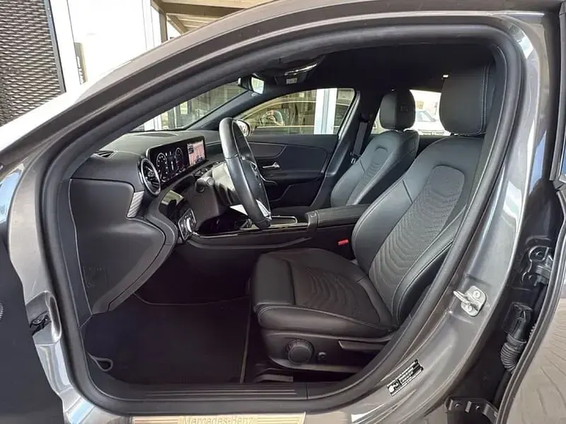 Usata Mercedes A180 Advanced 136 CV (100 kW) 2025 Grigio montagna Utilitaria