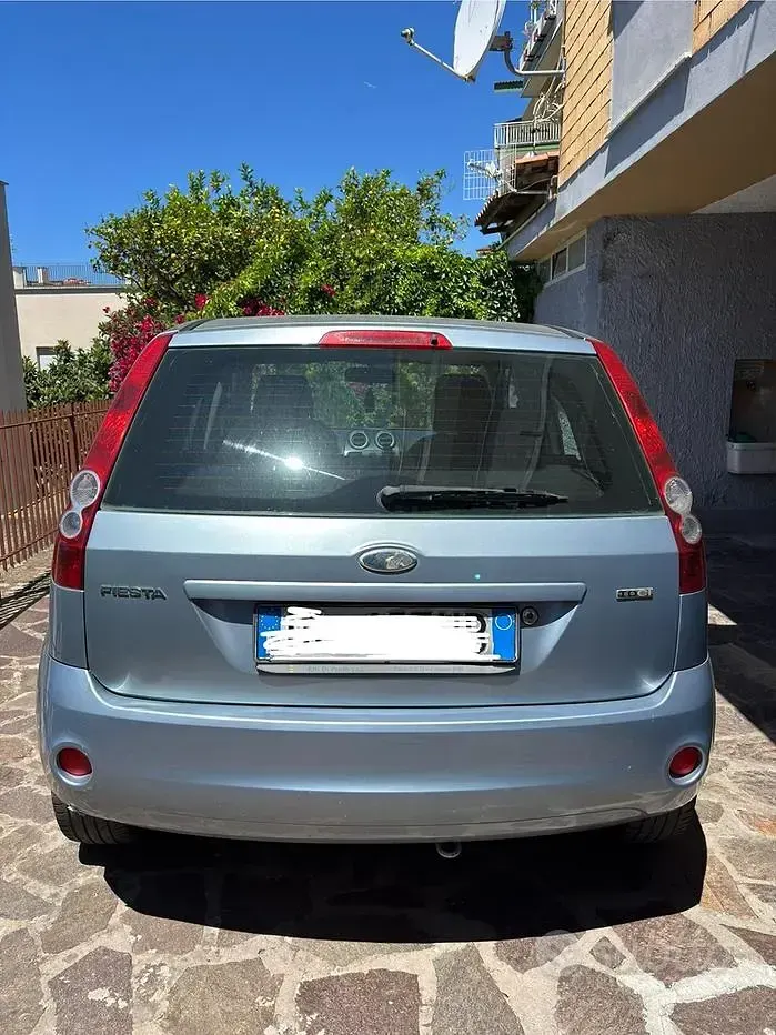 Usata Ford Fiesta Titanium 80 CV (58 kW) 2007 Bluazzurro Utilitaria