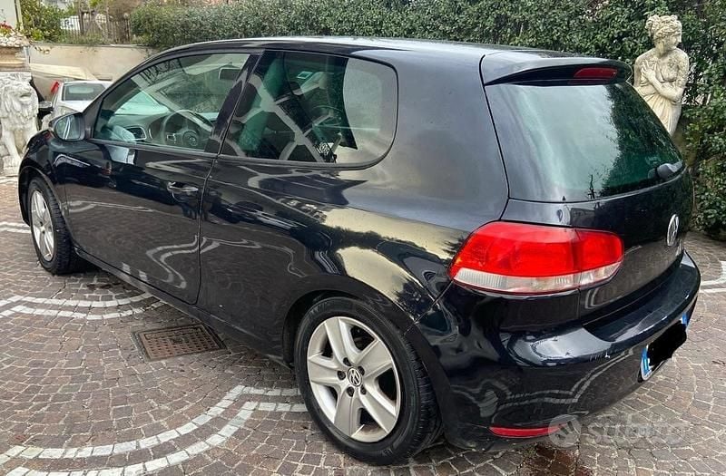 Usata VW Golf VI Trendline 102 CV (75 kW) 2009 Nero Utilitaria