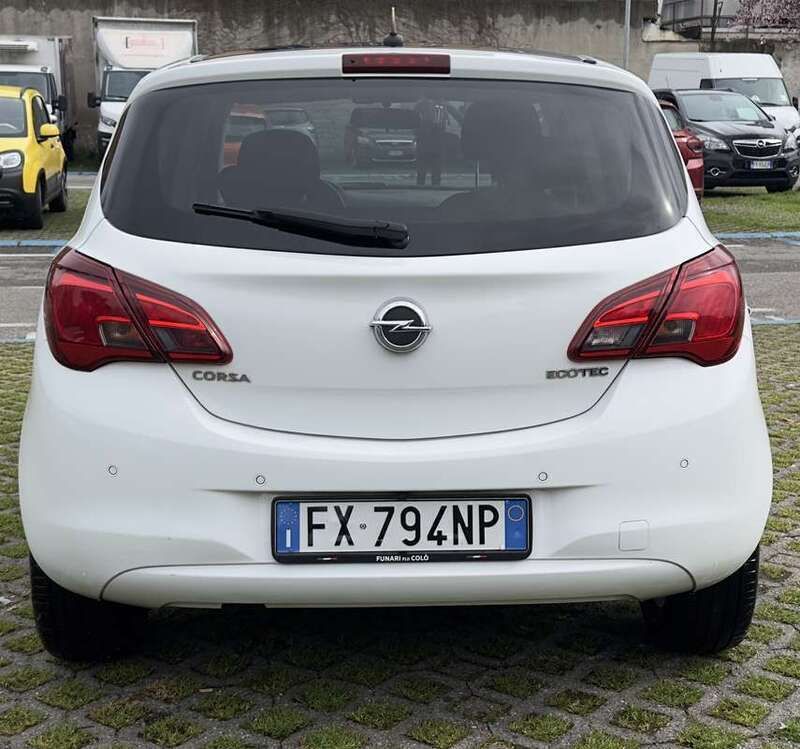 Usata 2019 Opel Corsa Tre volumi | 8000 € (Super prezzo) - Immagine 1/4