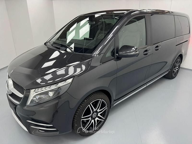 Usata Mercedes V300 Avantgarde 239 CV (175 kW) 2023 Gray Monovolume