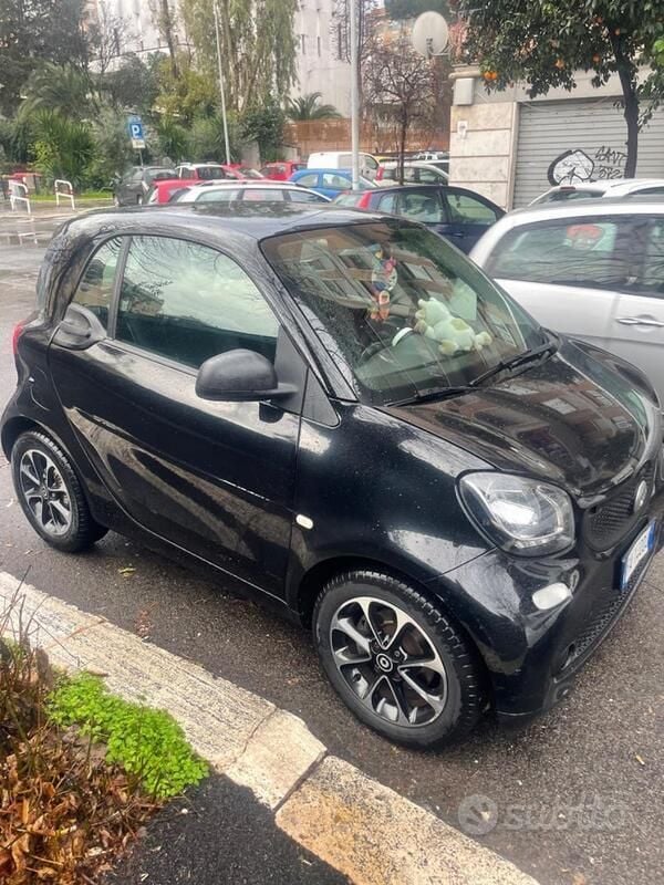 Usata 2015 Smart ForTwo Coupé Utilitaria | 9000 € (Buon prezzo) - Immagine 1/4