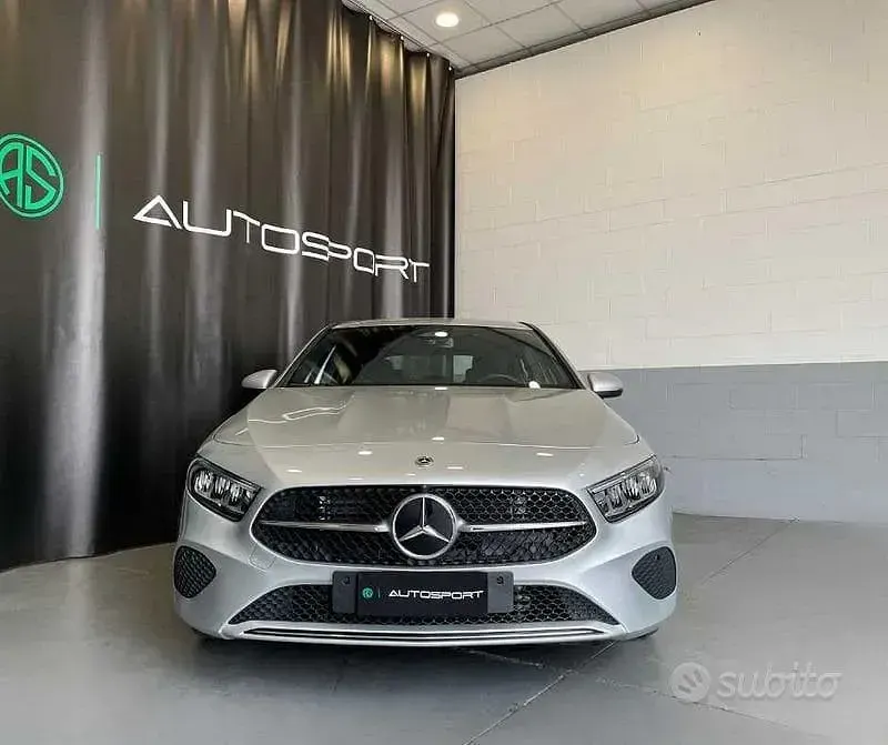 Usata Mercedes A180 Advanced 116 CV (85 kW) 2025 Grigio Berlina