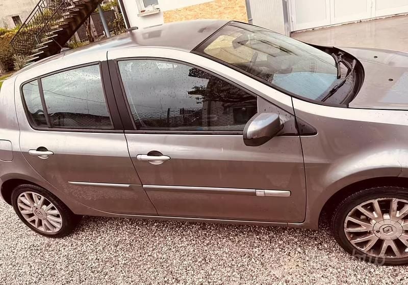 Usata Renault Clio II Dynamique 86 CV (63 kW) 2010 Grigio Berlina