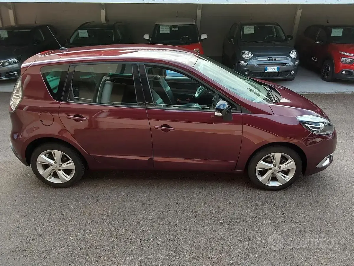 Usata Renault Scénic III XMOD 110 CV (80 kW) 2014 Viola Monovolume