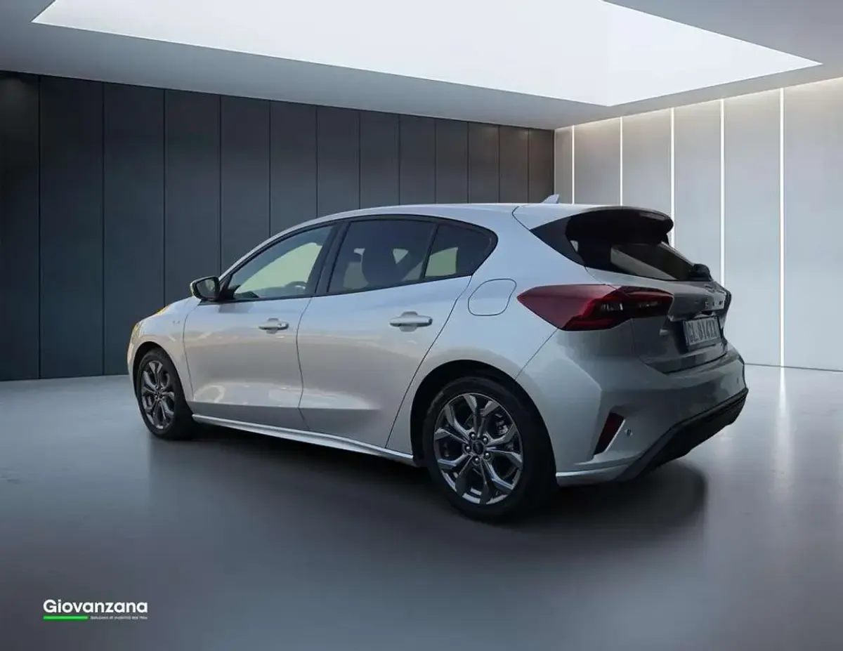 Usata Ford Focus ST-Line X 125 CV (91 kW) 2023 Grigio argento Berlina