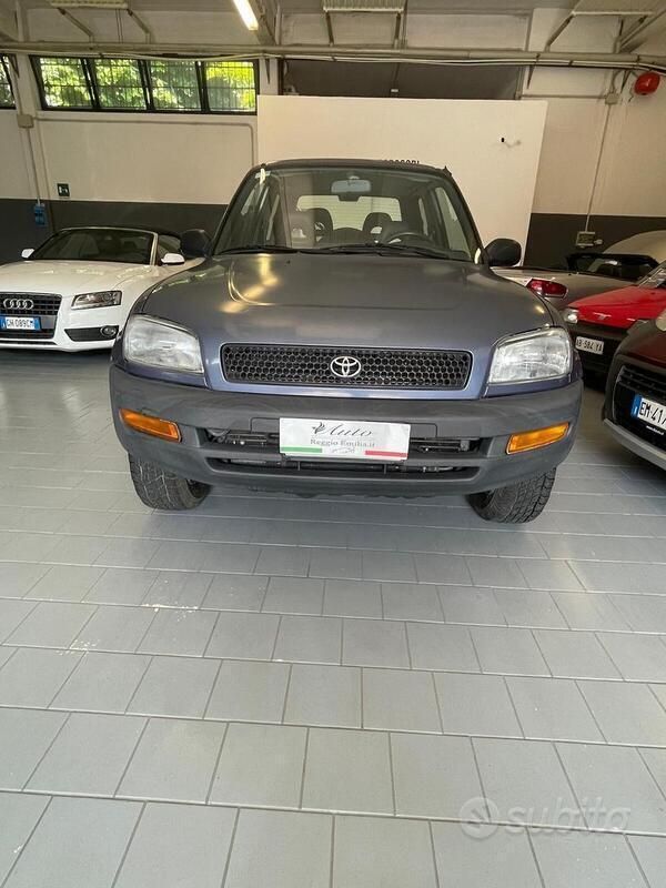 Begagnad Toyota RAV4 128 HK (94 kW) 1997 Grå SUV