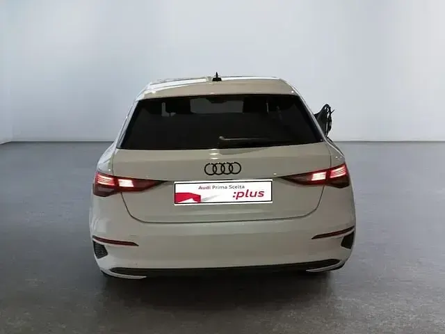 Usata Audi A3 Business 150 CV (110 kW) 2022 Bianco ibis Berlina