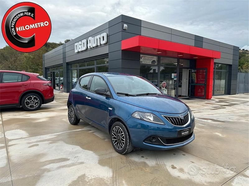 Nero Usata 2024 Lancia Ypsilon Due volumi | 14.800 € (Molto cara) - Immagine 1/4