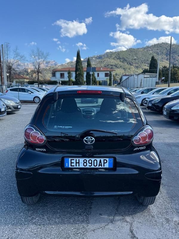 Usata Toyota Aygo 67 CV (49 kW) 2011 Nero Utilitaria