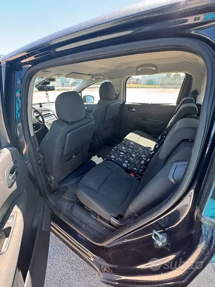 Usado Peugeot 5008 115 CV (84 kW) 2013 Monovolumen