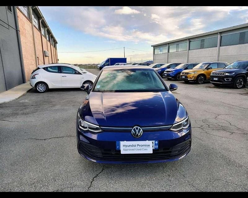 Usata VW Golf VIII Life 131 CV (96 kW) 2023 Blu Berlina