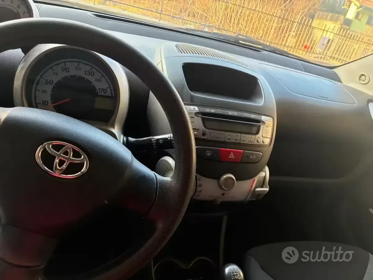 Usata Toyota Aygo 67 CV (49 kW) 2007 Grigio Utilitaria