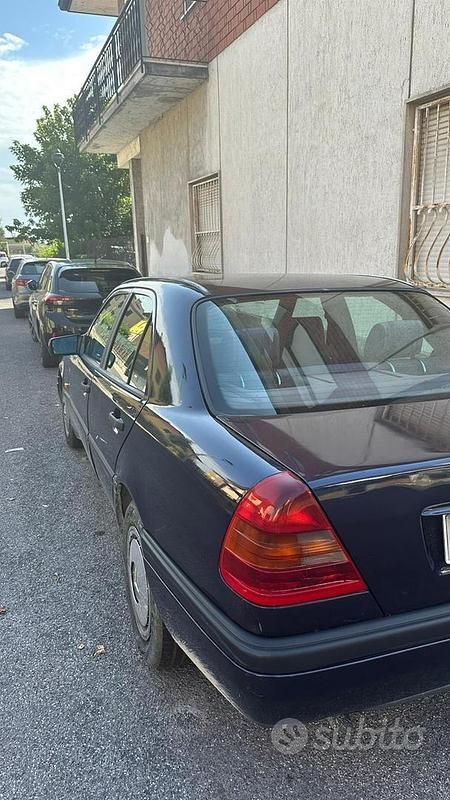 Usata Mercedes C250 1995 Blu Berlina