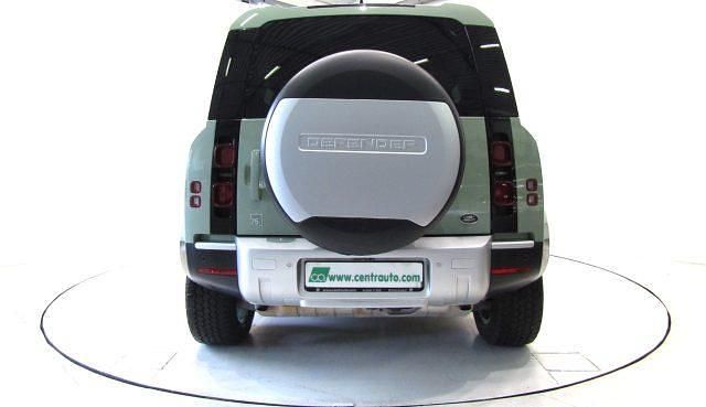 Usata Land Rover Defender 75th Limited Edition 404 CV (297 kW) 2023 Verde SUV