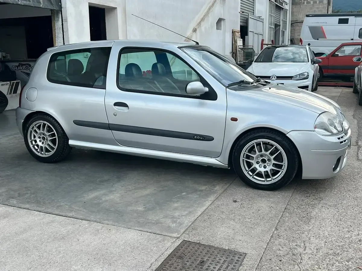 Usata Renault Clio 169 CV (124 kW) 2000 Berlina
