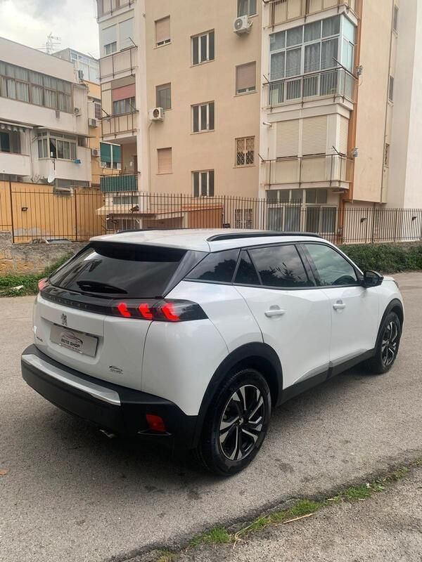 Usata Peugeot 2008 Allure 131 CV (96 kW) 2022 Bianco SUV