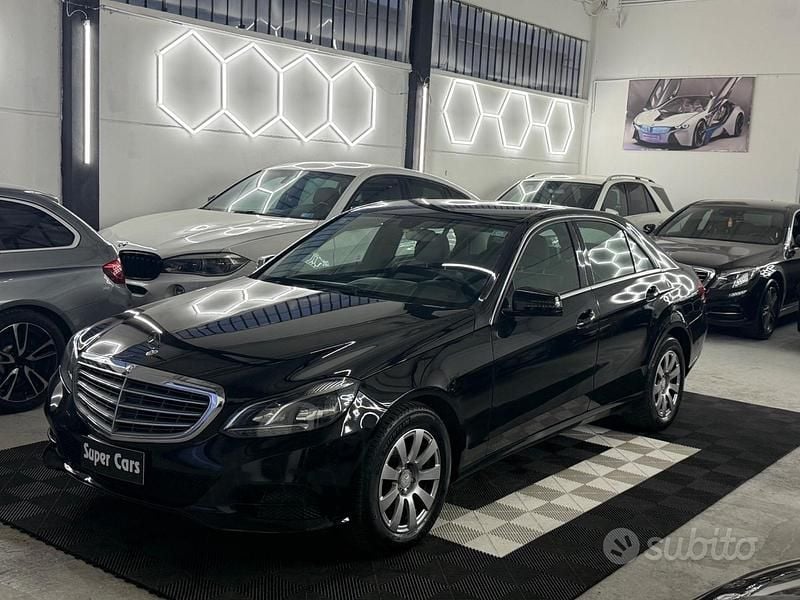 Usado Mercedes E200 Premium 136 CV (100 kW) 2015 Negro Berlina