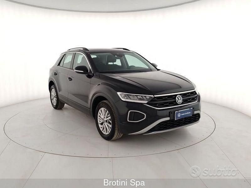 Usata VW T-Roc Life 116 CV (85 kW) 2025 Nero metallizzato SUV