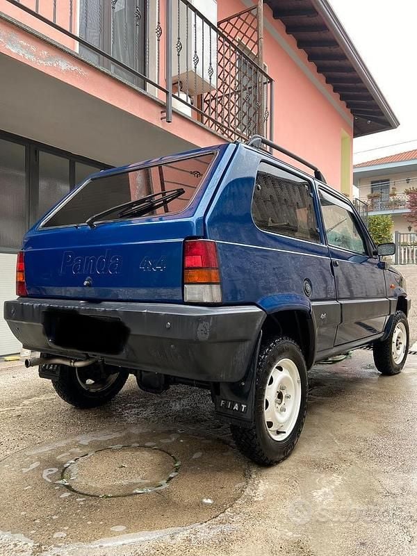 Usata Fiat Panda 4x4 Trekking 54 CV (39 kW) 2000 Blu Utilitaria