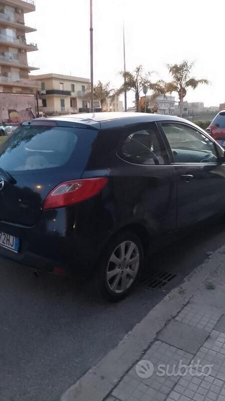 Usata Mazda 2 75 CV (55 kW) 2009 Nero Utilitaria