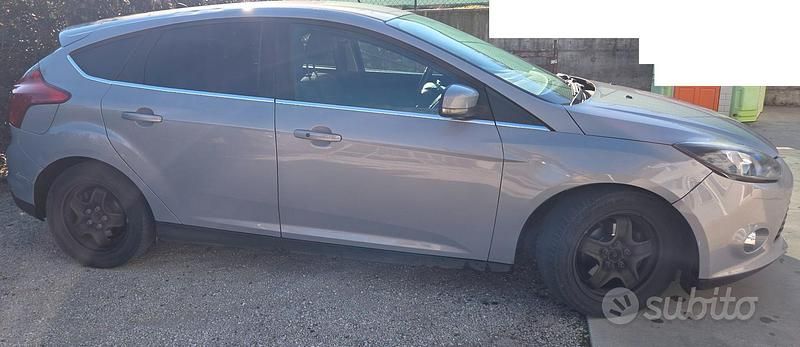 Begagnad Ford Focus 115 HK (84 kW) 2011 Grå Sedan