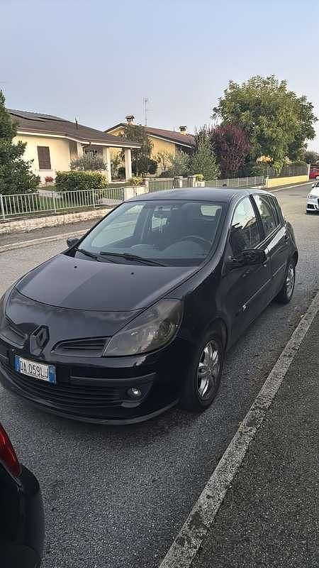 Usata Renault Clio II 68 CV (50 kW) 2006 Berlina