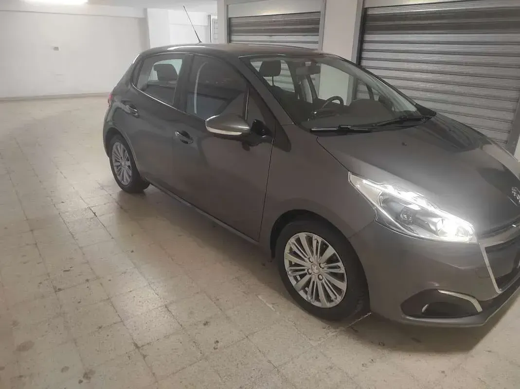 Usata Peugeot 208 Active 75 CV (55 kW) 2018 Utilitaria