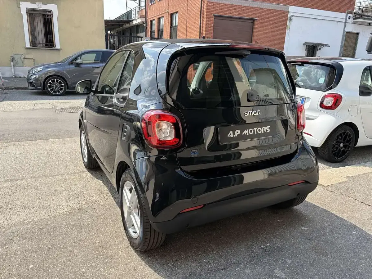Usata Smart ForTwo Coupé Pure 41 kW (56 CV) 2021 Nero Utilitaria
