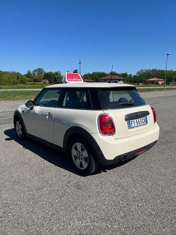 Usata Mini ONE 75 CV (55 kW) 2019 Beige Utilitaria