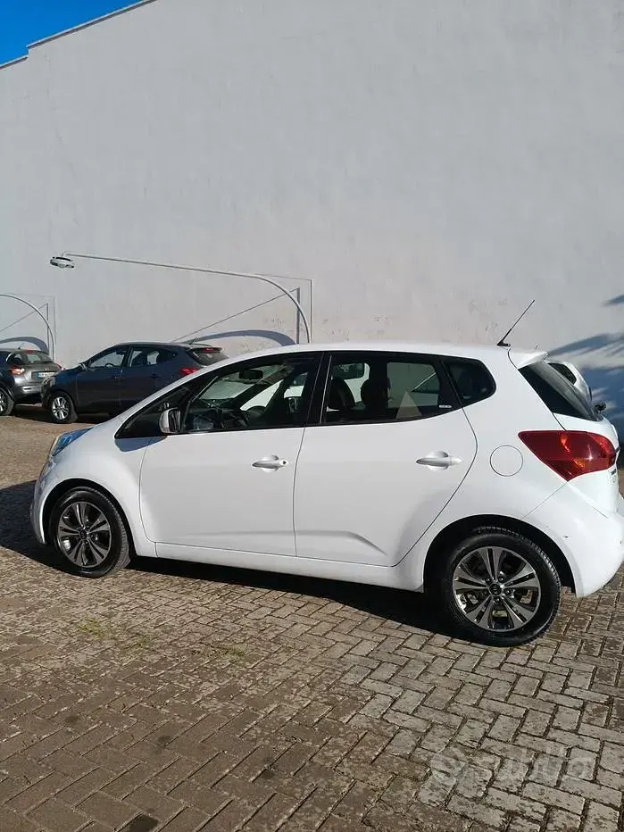 Usata Kia Venga 90 CV (66 kW) 2016 Bianco Utilitaria