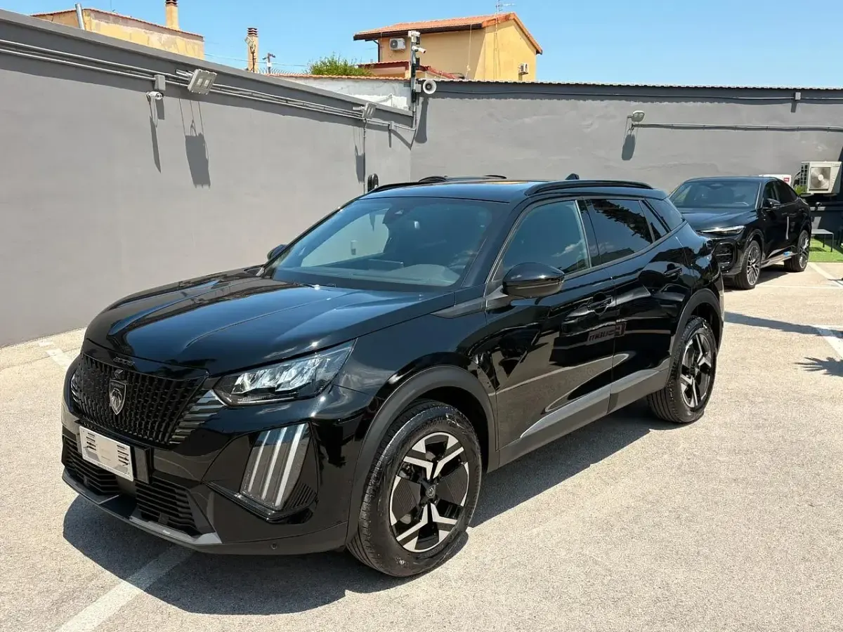 Usata Peugeot 2008 Allure 101 CV (74 kW) 2026 Nero SUV