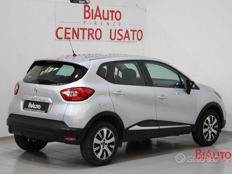 Usata Renault Captur Intens 89 CV (65 kW) 2016 Grigio SUV