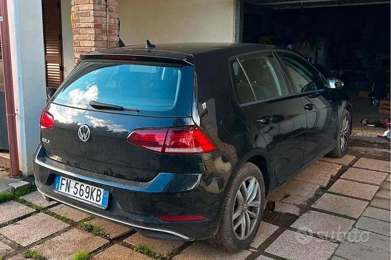 Usado VW Golf VII 2018 Negro Berlina