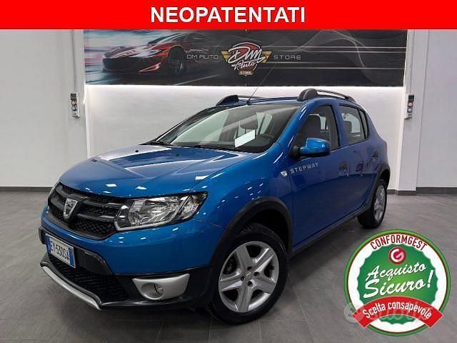 Blu Usata 2015 Dacia Sandero Prestige Tre volumi | 7999 € (Molto cara) - Immagine 1/4