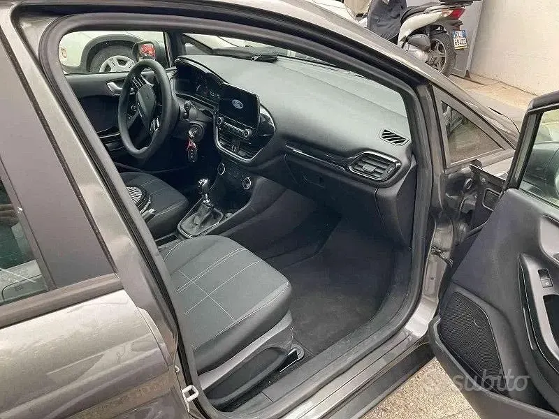 Usata Ford Fiesta Titanium 85 CV (62 kW) 2018 Grigio Utilitaria